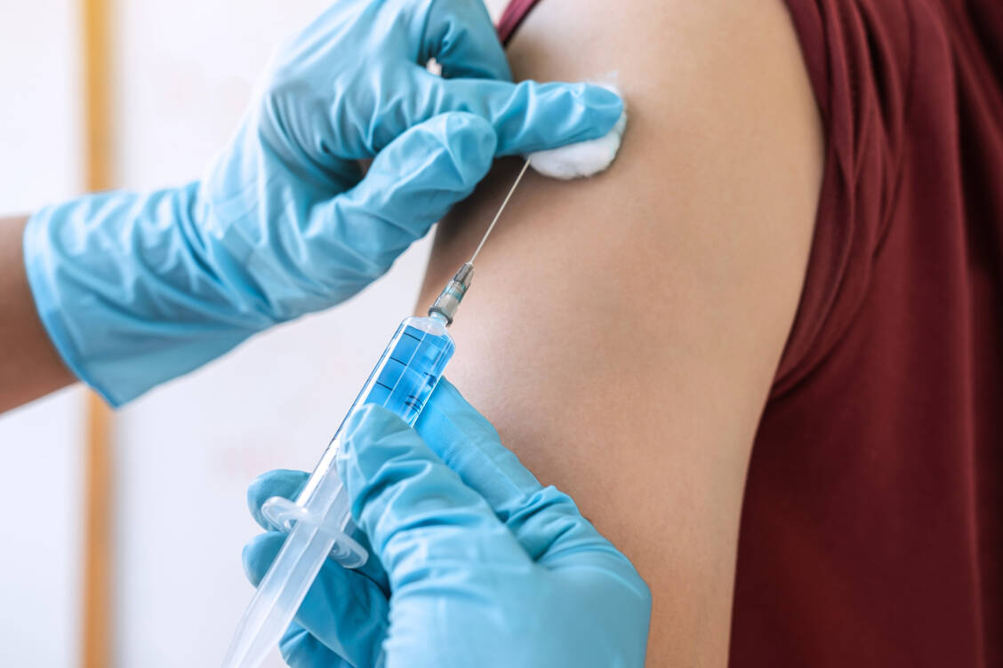 Mit der Zulassung der Covid-19-Impfstoffe könnte es bald Schlag auf Schlag gehen: Die Aussicht besteht, dass Modernas Kandidat mRNA-1273 bereits Anfang Januar in der EU zugelassen wird. / Foto: Adobe Stock/Freedomz
