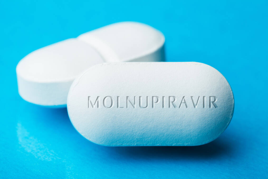 Molnupiravir ist im Gegensatz zu der bereits zugelassenen antiviral wirksamen Substanz Remdesivir oral bioverfügbar. / Foto: Adobe Stock/Cavan