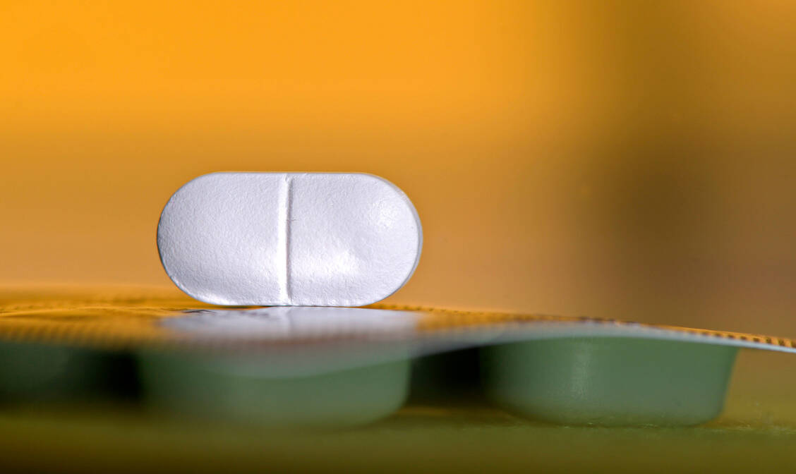 Die Behandlung von Schmerzen bei Patienten unter einer Lithium-Therapie ist tricky. Nicht steroidale Antirheumatika sollten nicht ohne eine Kontrolle des Lithium-Spiegels eingesetzt werden. / © Imago Images/MiS