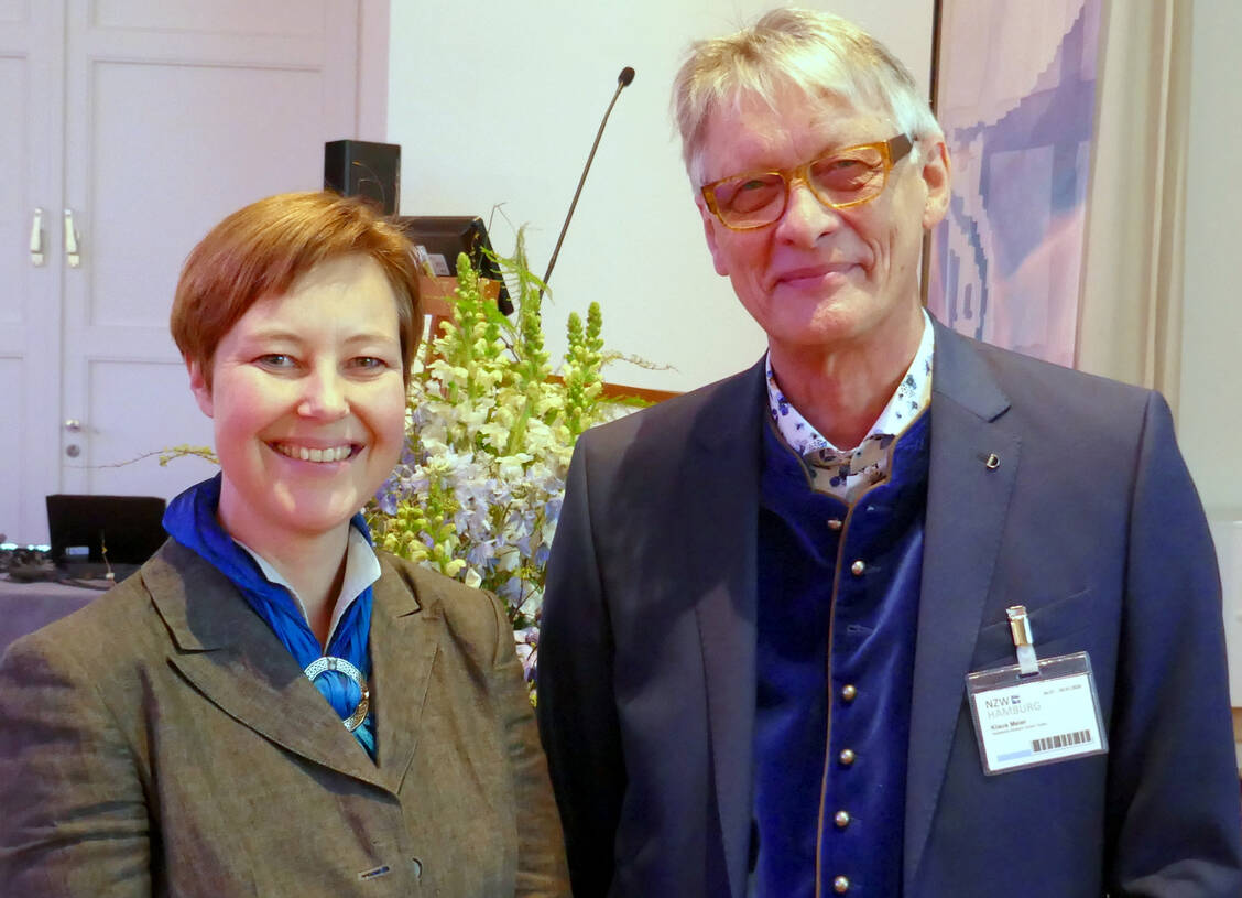 Dr. Dorothee Dartsch und Klaus Meier begrüßten die Teilnehmer des Norddeutschen Zytostatika-Workshops zu 60 Programmpunkte an drei Kongresstagen mit Haupt- und Kurzvorträgen, Workshops, Satellitensymposien und einer interaktiven Industrieausstellung. / Foto: PZ/Christiane Berg