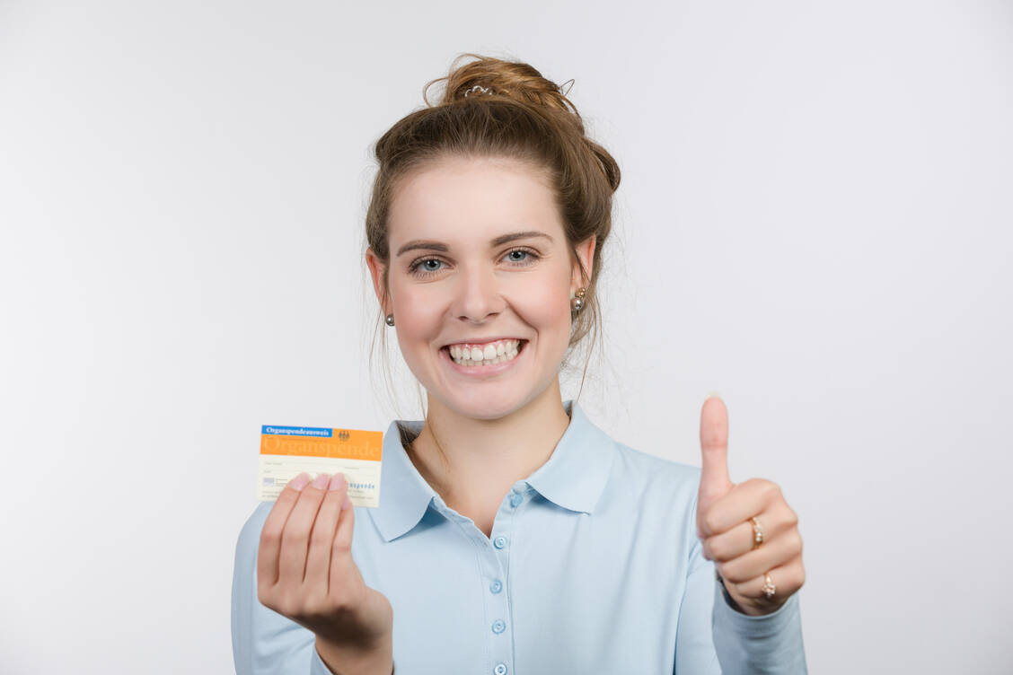 62 Prozent haben eine Entscheidung zur Organspende getroffen, doch nur 45 Prozent haben diese auch dokumentiert. Das erleichtert es Angehörigen und Medizinern im Ernstfall enorm. / © Adobe Stock/StudioLaMagica