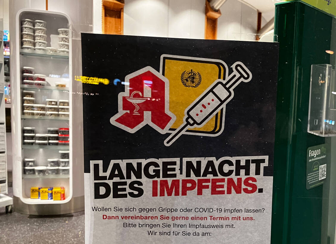 Teilnehmende Apotheken berichteten in den vergangenen Jahren von großer Begeisterung der Impfwilligen bei der Langen Nacht des Impfens. / © PZ/Daniela Hüttemann
