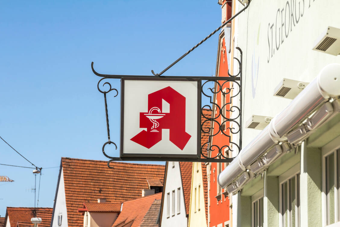 Apotheken auf dem Land und in strukturschwachen Regionen kämpfen oft ums Überleben. Dringend nötig ist ihre punktgenaue Stärkung. / Foto: Adobe Stock/doganmesut