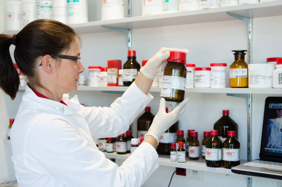 Der Apothekerberuf verzeichnet seit Jahren einen steigenden Frauenanteil; zuletzt lag er laut Statista bei rund 71,6 Prozent / Foto: Adobe Stock/Racle Fotodesign