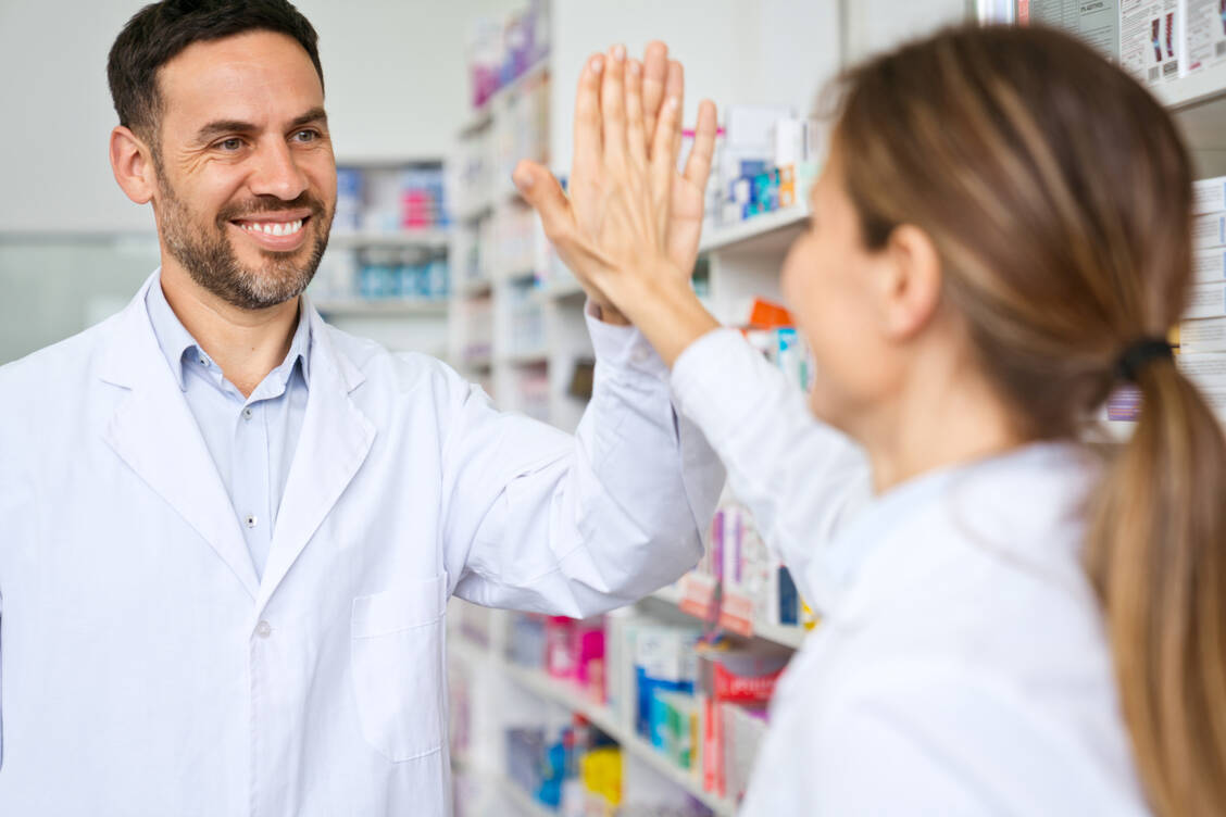 In diesem Jahr wird während der Expopharm erstmals der Gründungs-Preis vergeben. Um den Preis können sich Apothekenleiter bewerben, die eine Offizin neu gegründet oder übernommen haben. / Foto: Getty Images/izusek