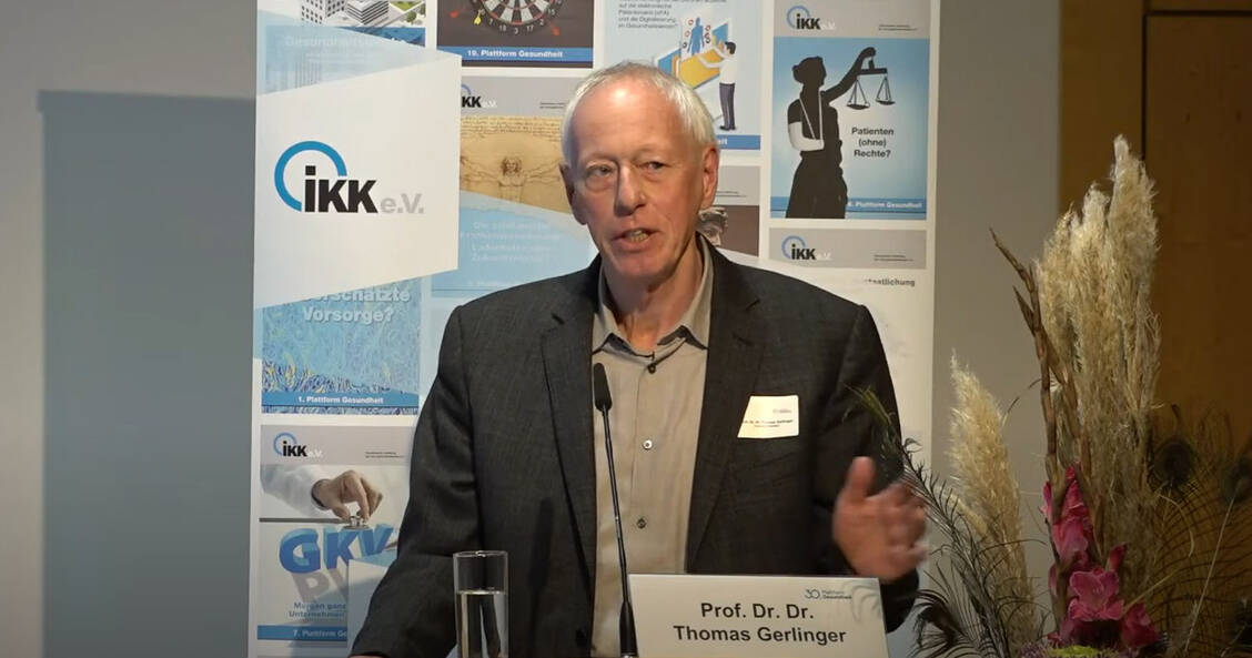 Der Gesundheitswissenschaftler Thomas Gerlinger bei seinem Vortrag am Mittwoch.  / © IKK e.V./Screenshot