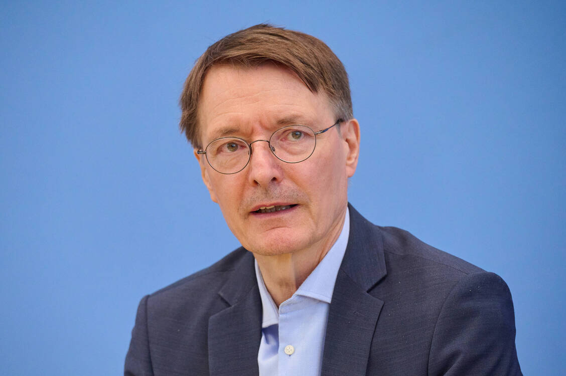 Bundesgesundheitsminister Karl Lauterbach (SPD) hatte sich für seine Amtszeit mehr und größere Strukturreformen vorgenommen, als er am Ende liefern konnte.  / © IMAGO/epd