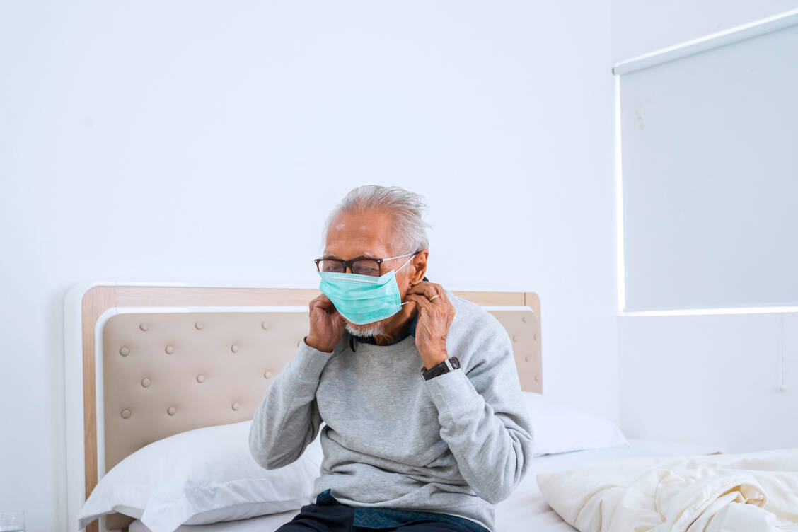 Die Infektionen scheinen einer aktuellen Untersuchung zufolge bei B.1.1.7 länger zu dauern als bei dem Wildtyp-Coronavirus – nämlich insgesamt fünf Tage. / Foto: Adobe Stock/Creativa Images