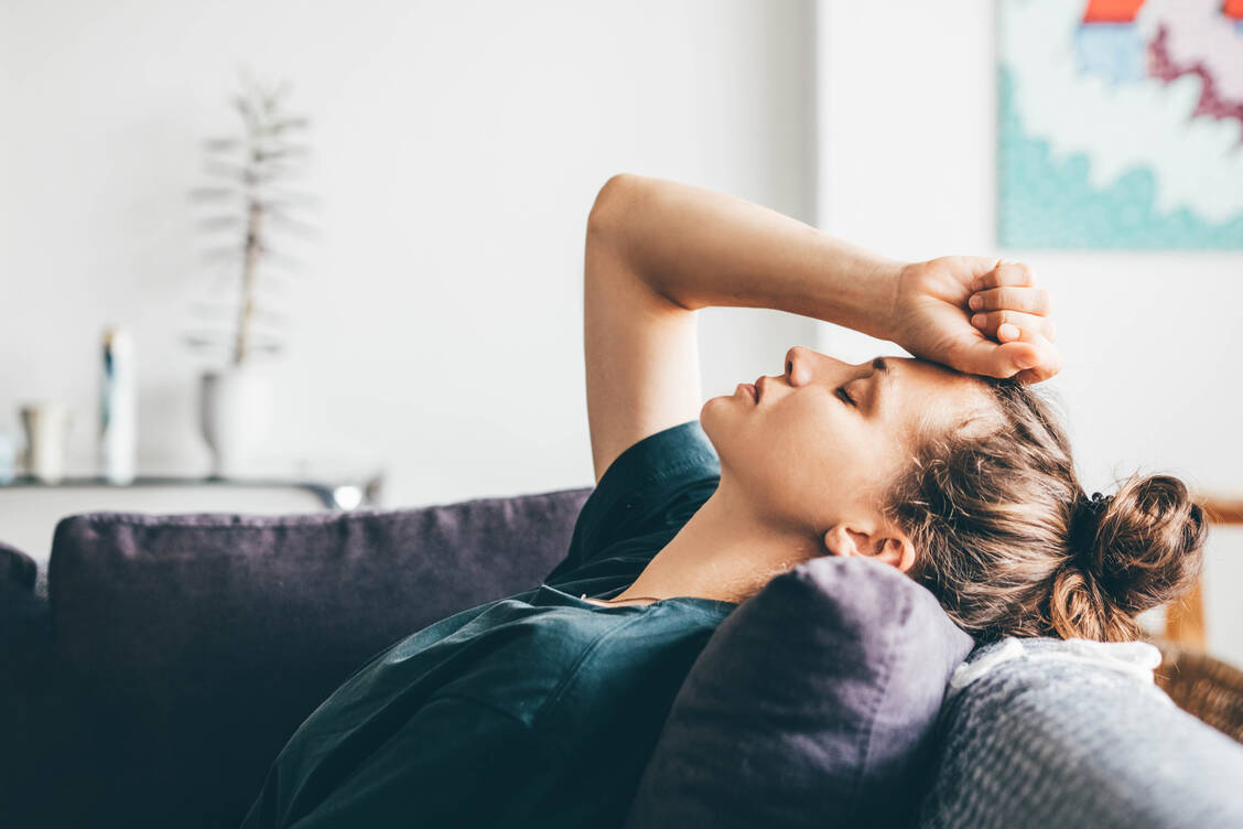 2015 beurteilten noch 84 Prozent der Studierenden ihren Gesundheitszustand als gut bis sehr gut – jetzt sind es nur noch 61 Prozent. Die häufigsten Probleme sind Stress, Rücken- und Kopfschmerzen. / Foto: Getty Images/Maria Korneeva