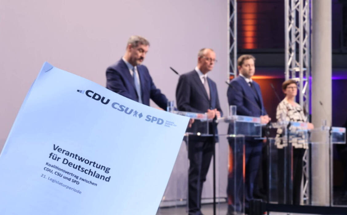 Das neue schwarz-rote Bündnis verspricht den Apotheken viele – aber das haben andere Regierungen in der Vergangenheit auch schon.  / © IMAGO/Frank Ossenbrink