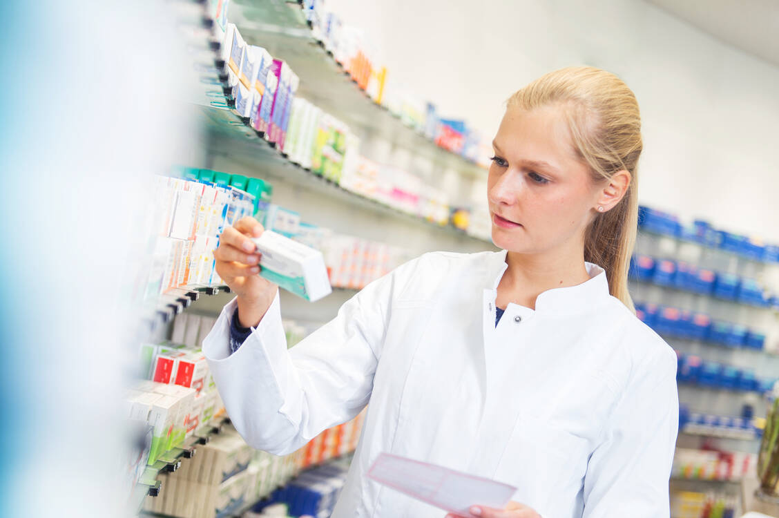 Auch im Mai verkauften die Apotheker deutlich weniger Arzneimittel als im Vorjahresmonat. / Foto: Adobe Stock/Benjamin Nolte