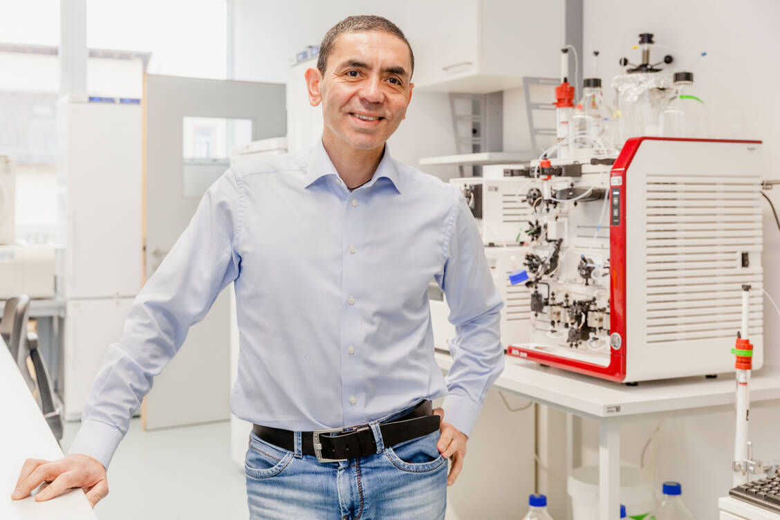 Biontech-Chef Ugur Sahin geht davon aus, dass die von seinem Unternehmen entwickelte Covid-19-Vakzine auch gegen die neu in Großbritannien aufgetauchte Virusvariante wirkt.  / Foto: Biontech, Bernd Roselieb