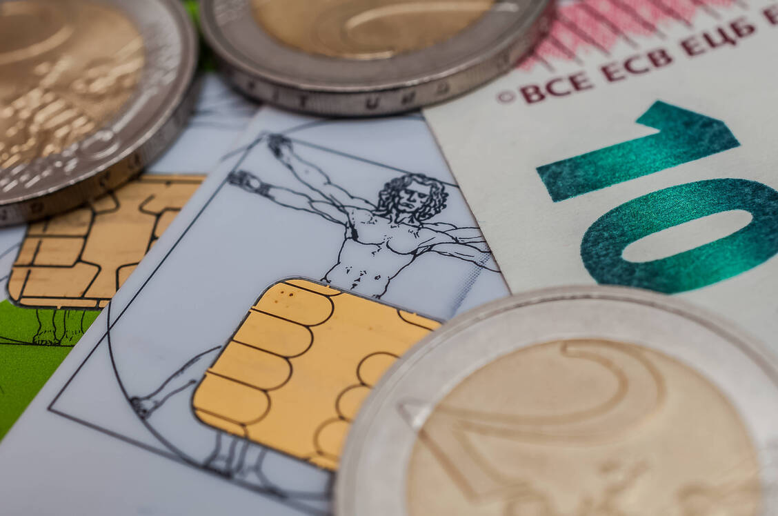 Die Ausgaben der Krankenkassen für Gehälter und Werbung sollen begrenzt werden.  / © Imago/Zoonar