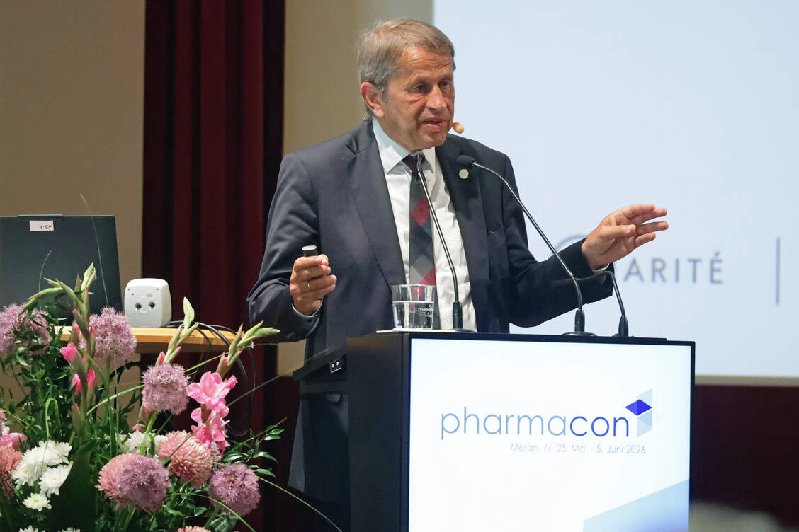 Professor Dr. Heyo Kroemer stellte einige Ansätze vor, um das Ausgabenproblem im Gesundheitswesen in den Griff zu bekommen. / © PZ/Alois Müller