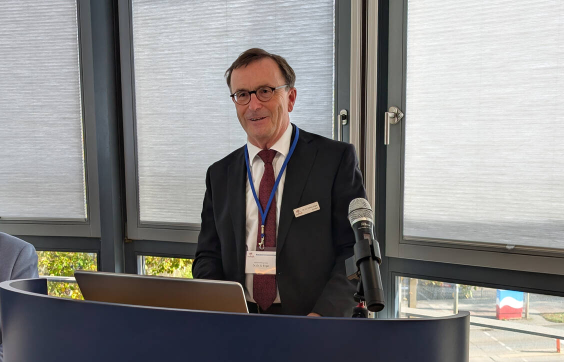 Kammerpräsident Georg Engel blickte in seinem Bericht auf die vergangenen Jahre zurück. / © PZ/Brockfeld
