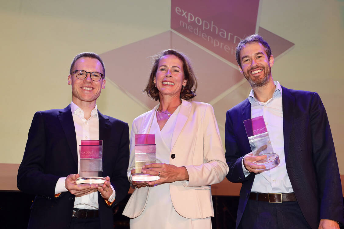 Die Preisträger des diesjährigen Expopharm Medienpreises: Tobias Kaiser, Beate Frenkel und Dirk Gilson (von links). / Foto: PZ/Alois Mueller