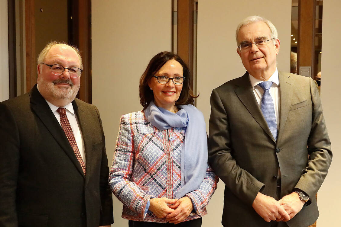 Die Vorstandsvorsitzende der TGL Nordrhein, Dr. Heidrun Hoch, mit den Referenten Dr. Frank Diener (links) und Professor Dr. Hilko Meyer. / Foto: Alois Müller