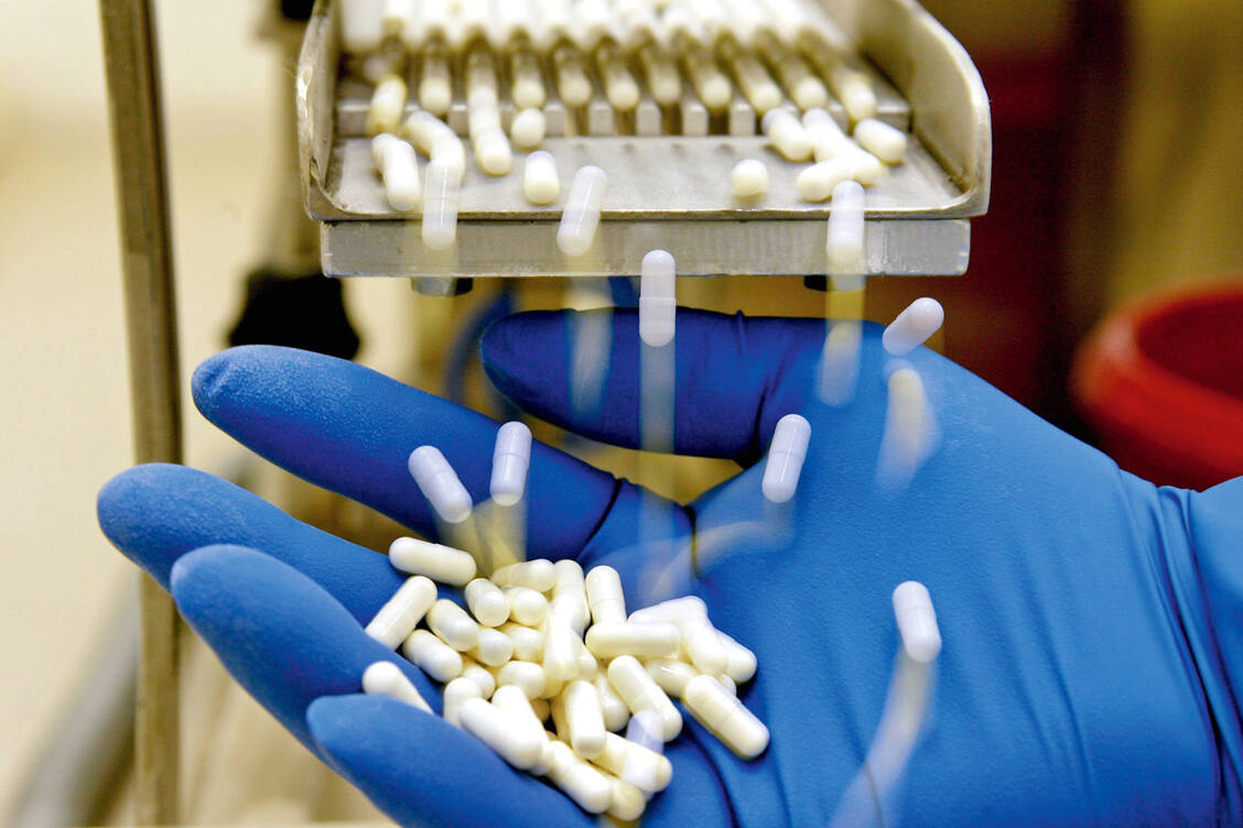 Heute werden insbesondere aus Kostengründen viele Medikamente in Asien hergestellt. Die Produktionsstätten sollen sich aber nun laut Altmaier in Richtung der europäischen Union verlagern. / Foto: dpa/Fotoreport