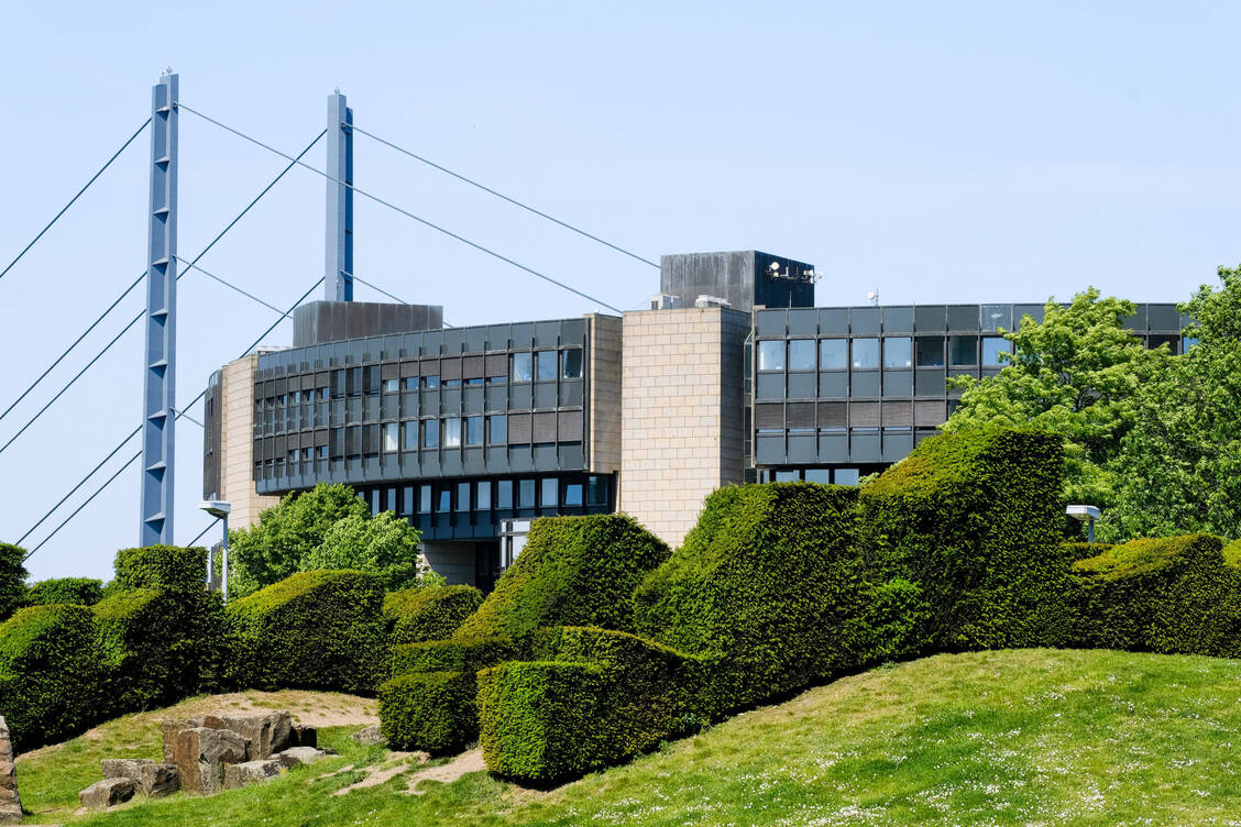 NRW-Landtag in Düsseldorf: Am Sonntag entscheidet sich, wer künftig die Geschicke des bevölkerungsreichsten Bundeslands leiten wird. / Foto: Imago/Michael Gstettenbauer