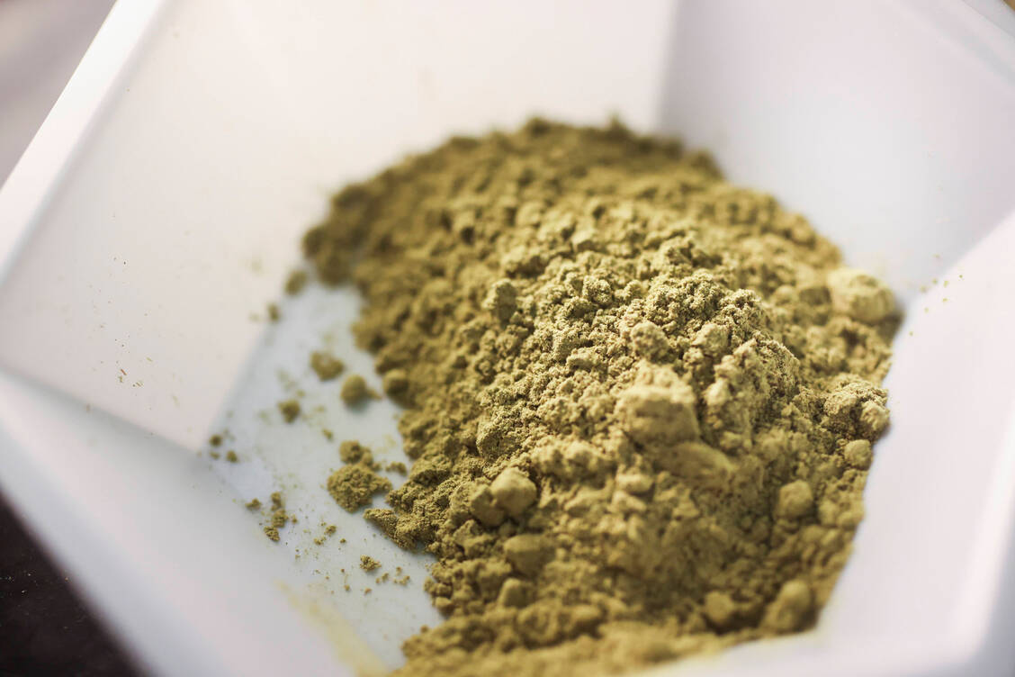 Kratom: Eine Wirkung gegen Schmerzen, Entzündungen oder Depressionen durch Nahrungsergänzungsmittel ist wissenschaftlich nicht belegt.  / Foto: Imago/ZUMA Wire