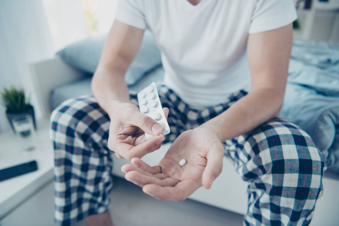 Viele Medikamente wie Schilddrüsenpräparate oder Antihypertonika sollten entsprechend dem zirkadianen Rhythmus bevorzugt morgens oder abends eingenommen werden. / Foto: Adobe Stock/deagreez