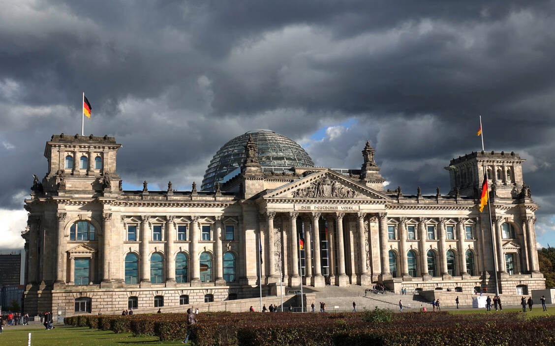 Heute Vormittag soll das Masernschutzgesetz - nach langer Diskussion - im Bundestag verabschiedet werden.  / Foto: Imago/Jens Schicke