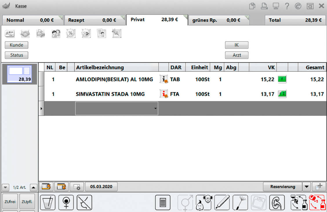 In einigen Kassensystemen erscheint neuerdings bei der Abgabe der Kombination aus Amlodipin und Simvastatin eine rote Warnmeldung. Bisher lieferte der Interaktions-Check hier den Hinweis, dass eine Überwachung beziehungsweise Anpassung notwendig ist. Hinter dieser Veränderung steckt die neue Klassifikation in der ABDADatenbank². / Foto: Pharmatechnik IXOS Kasse