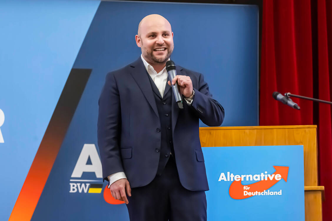 Die AfD lehnt »jede Form indirekter Impfpflicht ab, etwa durch Berufsverbote, Zugangsbeschränkungen oder behördlichen Druck«, sagt Markus Frohnmaier, Spitzenkandidat der AfD für Baden-Württemberg.  / © Imago/Arnulf Hettrich