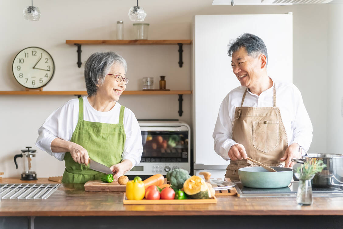 Herd statt Fertiggericht: Auch das Gehirn hat etwas davon, wenn man sein Essen selbst zubereitet. Insbesondere ältere Menschen profitieren.  / © Shutterstock/buritora