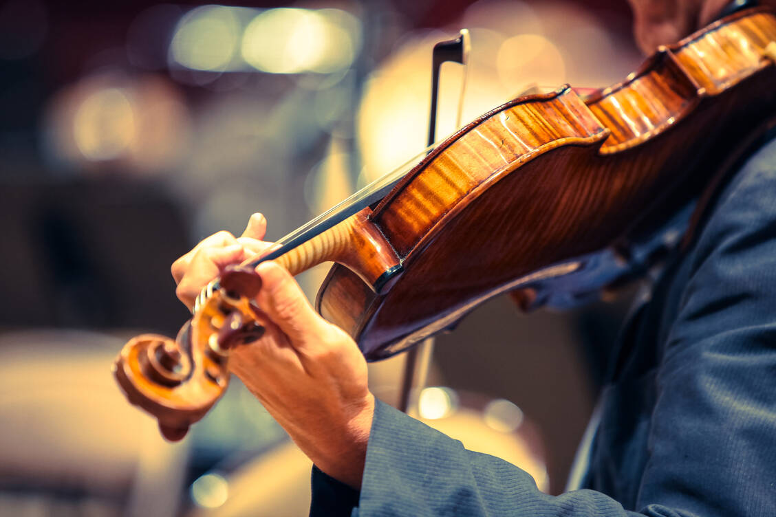 Wie Musik auf das menschliche Gehirn und die geistige Fitness wirkt, ist der Fokus der Konzertreihe. / © Adobe Stock/shocky