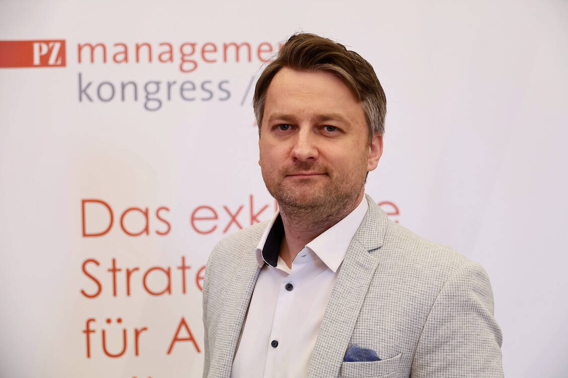 Der smarte Apotheker treffe in Zukunft auf smarte Patienten und gemeinsam nutzen sie Maschinen wie künstliche Intelligenz für eine bessere Prävention und Versorgung, glaubt Gesundheitsökonom Professor Dr. David Matusiewicz. / Foto: PZ/Alois Müller