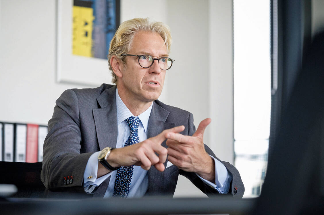 Regresse, Budgets und Bürokratie: KBV-Chef Andreas Gassen fordert von der Politik eine Entlastung der Praxen. (Archivbild) / Foto: PZ/Wagenzik