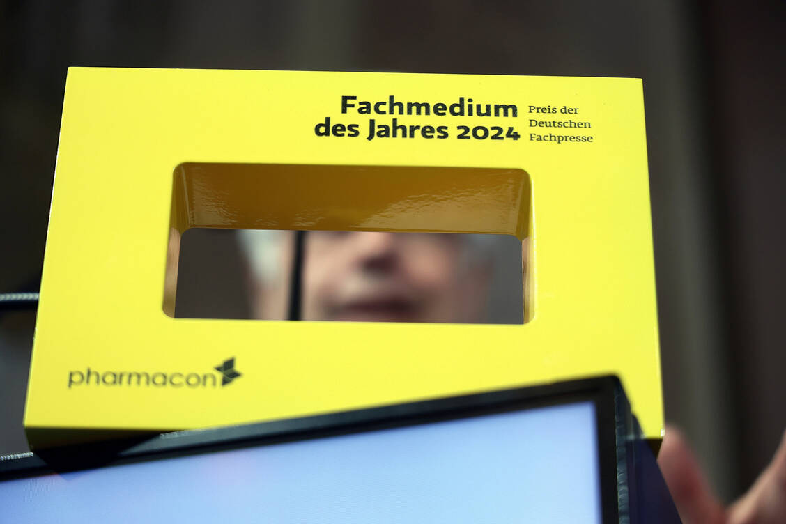 Jedes Jahr vergibt die Deutsche Fachpresse ihre Awards als »Fachmedium des Jahres« in verschiedenen Kategorien. Dieses Jahr hat der Fortbildungskongress Pharmacon den begehrten Preis für die beste Veranstaltung erhalten. / Foto: PZ/Alois Müller
