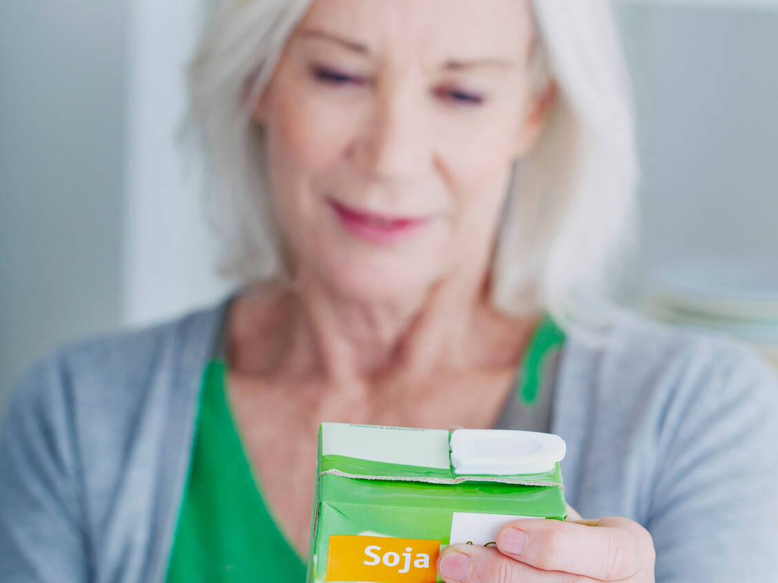 Wer Lactose nicht verträgt, kann auf lactosefreie oder vegetarische Milchprodukte, zum Beispiel Soja-Milch, ausweichen. / Foto: Your Photo Today