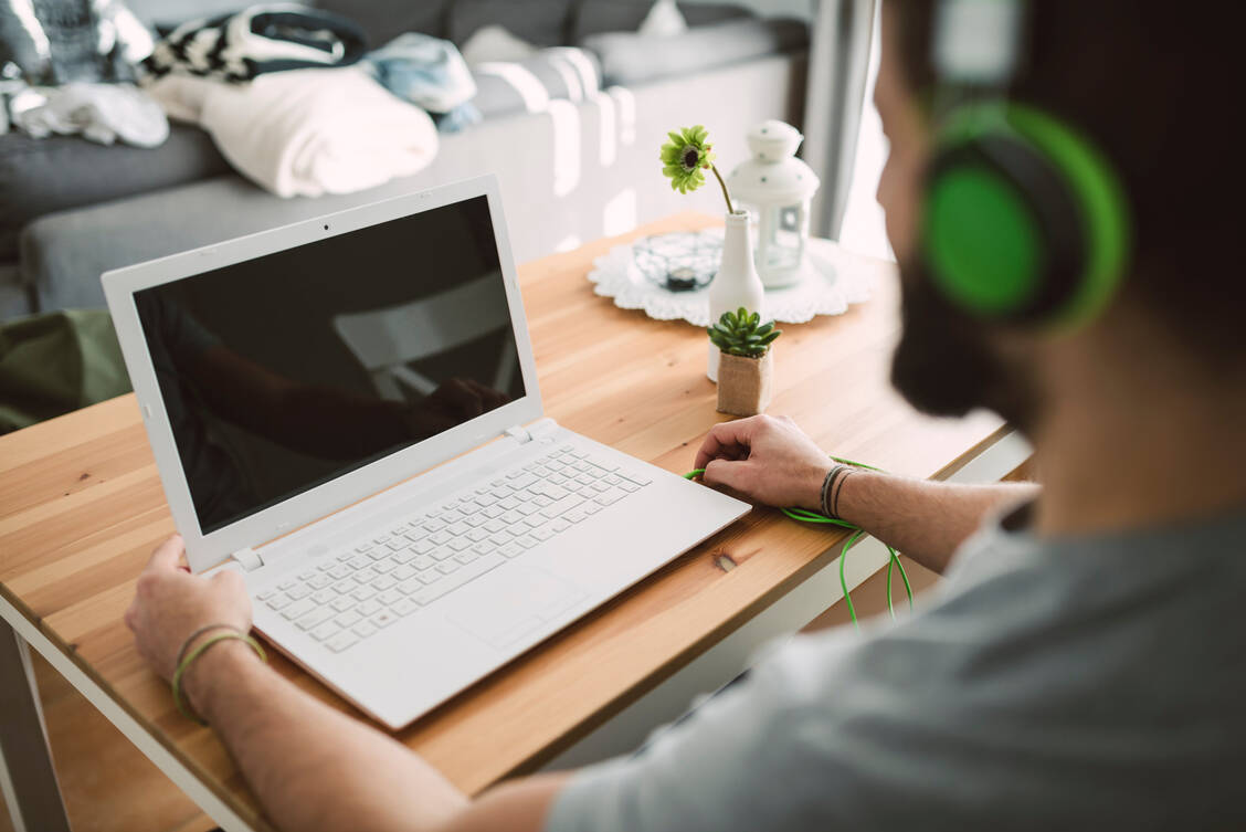 Kommende Woche kommt der Pharmacon zu den Apothekern nach Hause.  / Foto: Getty Images/Westend61