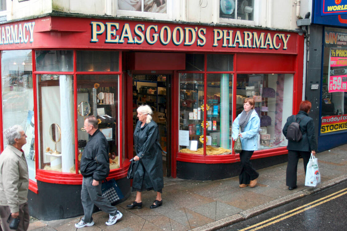 Die derzeitige Ausnahmesituation soll es möglich machen: Britische Apotheker sollen bald auch Covid-19-Impfstoffe verabreichen dürfen. / Foto: Imago Images/Jürgen Schwarz