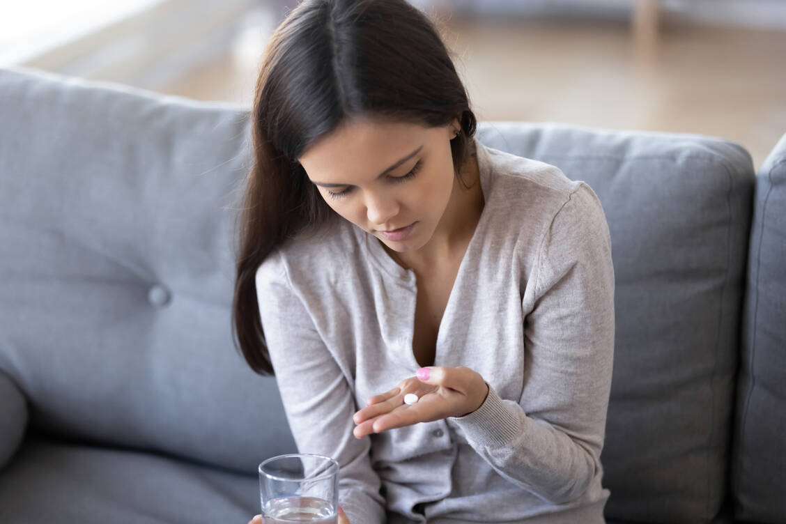 Die Auswahl an Antidepressiva für Kinder und Jugendliche ist sehr begrenzt. Manchmal werden Pharmako- und Verhaltenstherapie kombiniert. / Foto: Adobe Stock/fizkes