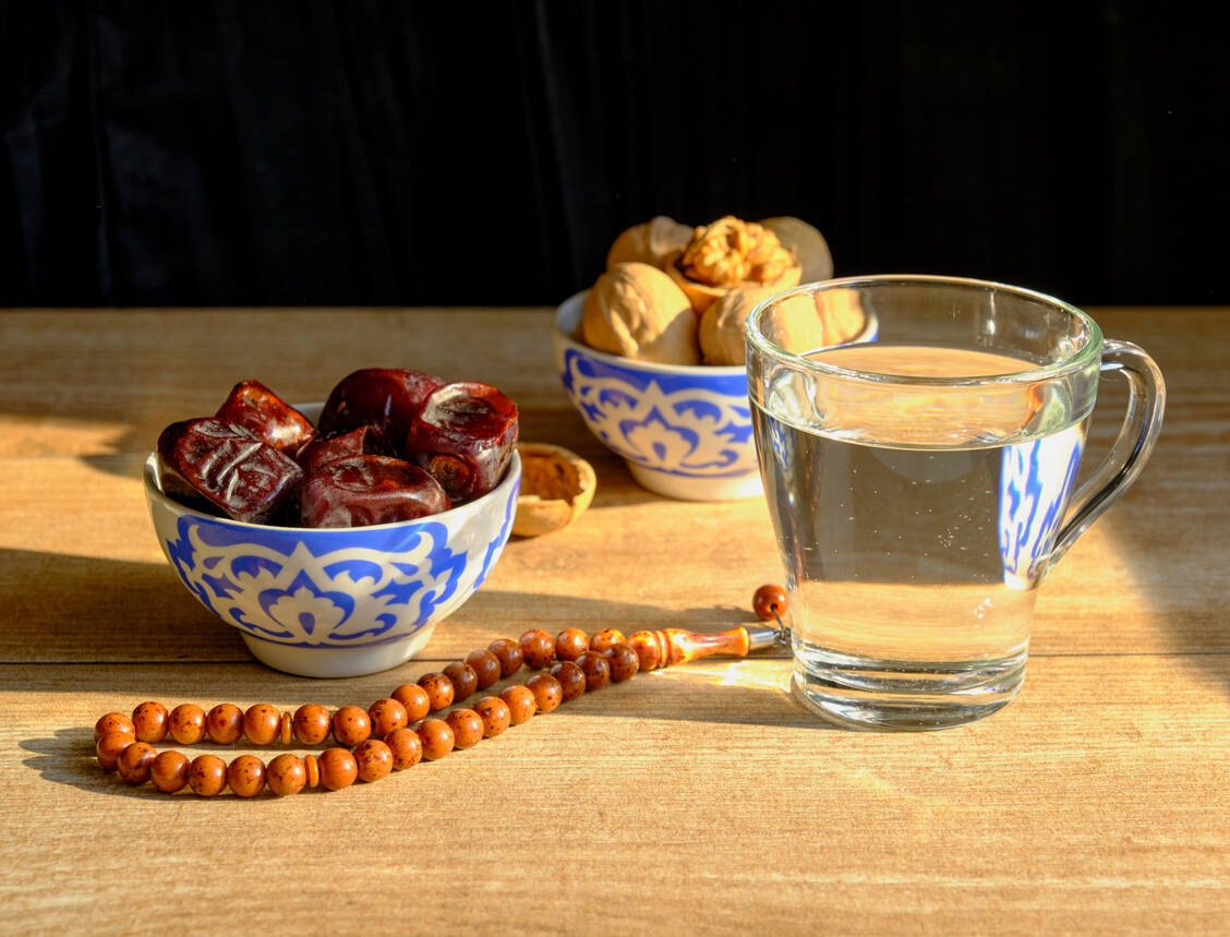 Am 1. März beginnt der islamische Fastenmonat Ramadan. / © Getty Images/Irina Kononova