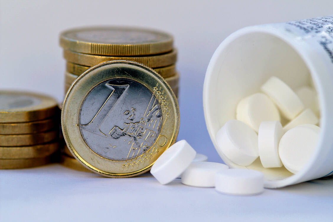 Die Bundesregierung will mit dem Apotheken-Stärkungsgesetz Rx-Boni im GKV-Bereich für alle Marktteilnehmer verbieten. Doch das IGES-Gutachten könnte dieses Vorhaben gefährden, meint PZ-Chefredakteur Benjamin Rohrer in einem Kommentar. / Foto: Fotolia/Ernst