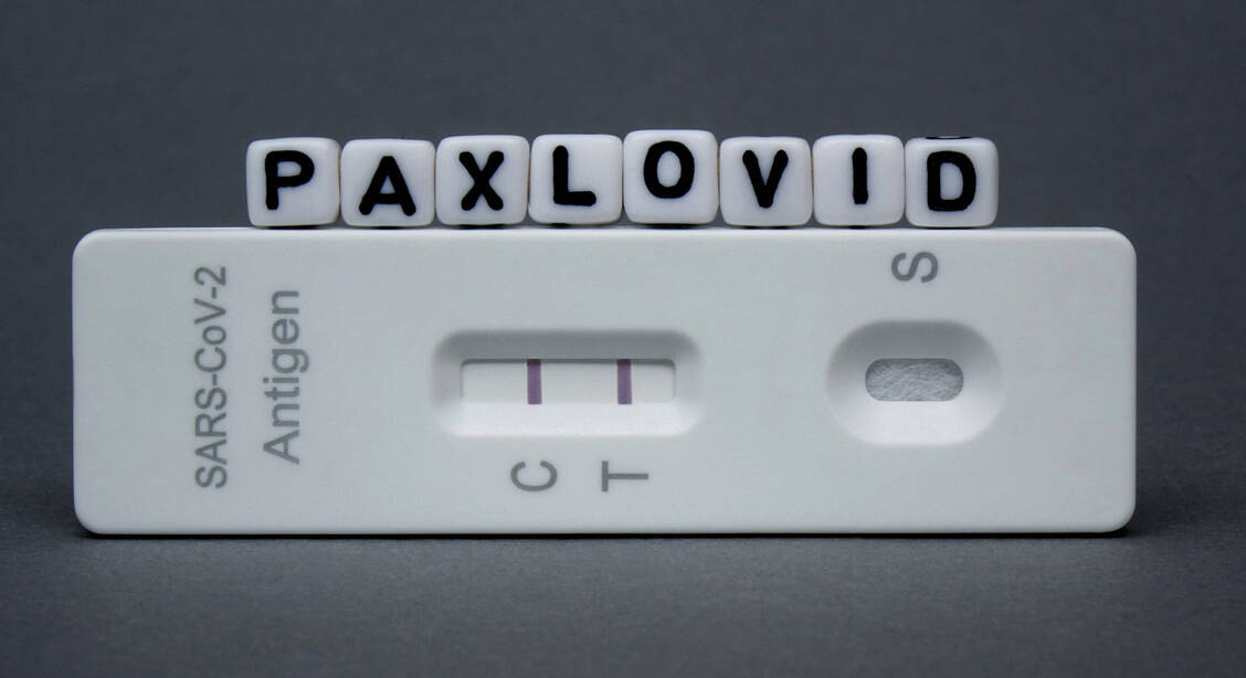 Erst positiv, dann Paxlovid, dann negativ und später wieder positiv:  Fälle eines sogenannten Covid-19-Rebounds nach Paxlovid-Therapie sind bekannt geworden. Die Ursachen und ob es überhaupt einen Zusammenhang gibt, sind bislang unbekannt. / Foto: Imago Images/Steinach