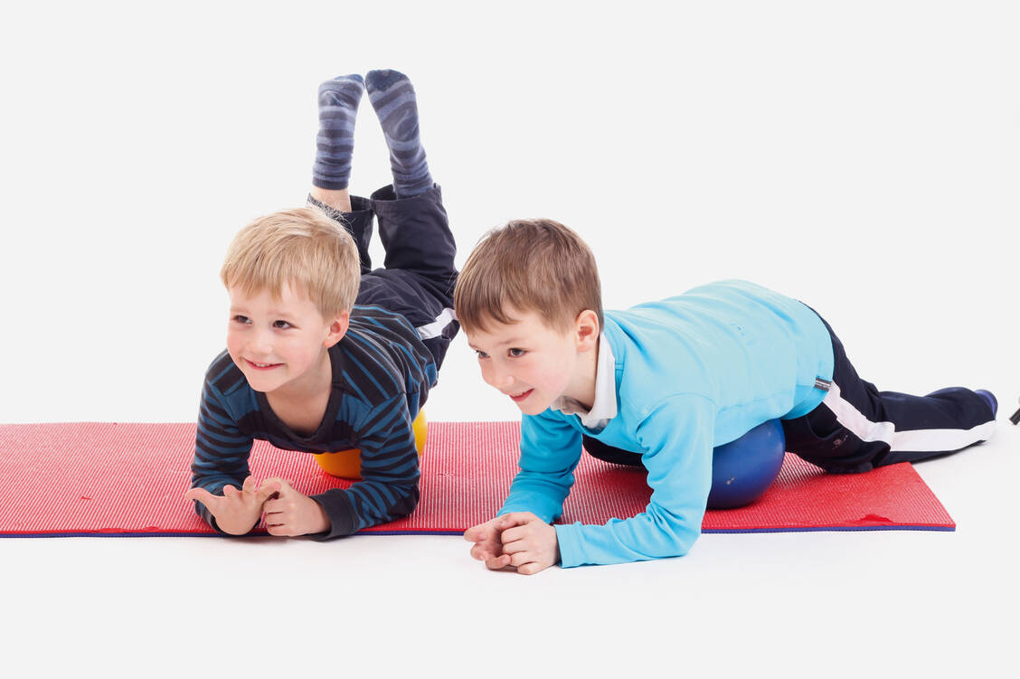 Kinder mit PAH können am Schulsport teilnehmen, wenn dies mit dem Kind, den Eltern und Lehrern abgeklärt ist. / Foto: Adobe Stock/shootingankauf