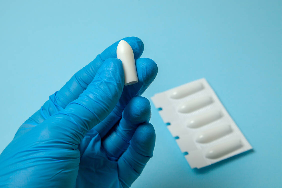 Niedrig dosierte Paracetamol-Zäpfchen können auch aus Erwachsenen-Zäpfchen hergestellt werden. / Foto: Getty Images/ADragan