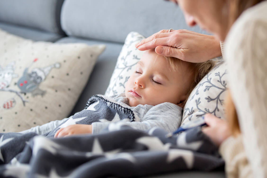In diesem Winter hatten ungewöhnlich viele Menschen Infektionen. Hängt das mit einer Schwächung des Immunsystems durch vorangegangene SARS-CoV-2-Infektionen zusammen? / Foto: Adobe Stock/Tomsickova