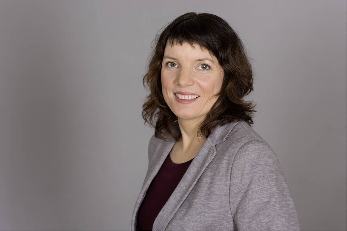 Michaela Freudenfeld  hat die Leitung des Referats Schulen & Unis bei ADEXA inne. / Foto: Angela Pfeiffer/ADEXA