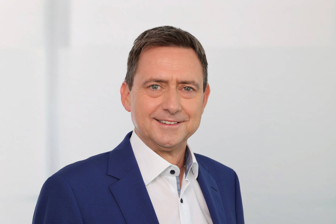 Folgt Doris Pfeiffer auf den GKV-SV-Vorstandsvorsitz: Oliver Blatt. / © GKV-Spitzenverband