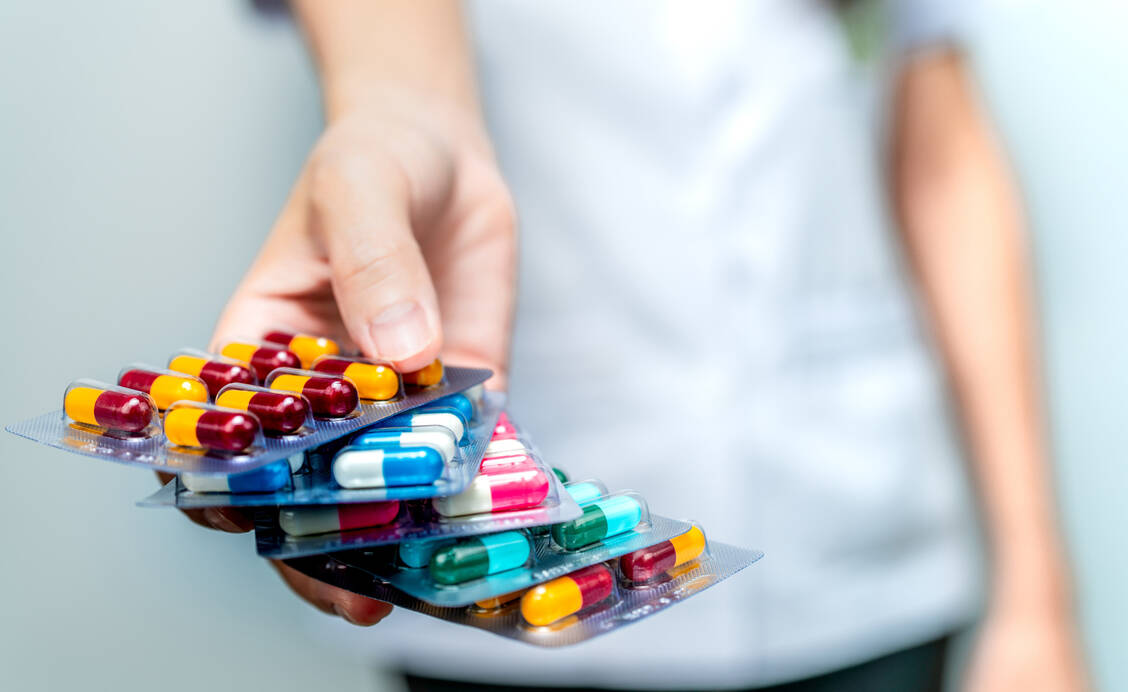 Vor allem ambulant wurden 2020 weniger Antibiotika verbraucht als im Vorjahr. / Foto: Getty Images/Fahroni