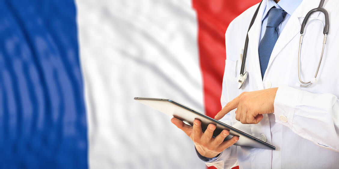 Mithilfe von Erasmus kann man einen Blick über den Tellerrand hinaus machen und auch das Gesundheitssystem eines anderen Landes, etwa Frankreich, kennenlernen. / Foto: Adobe Stock/Rawf8