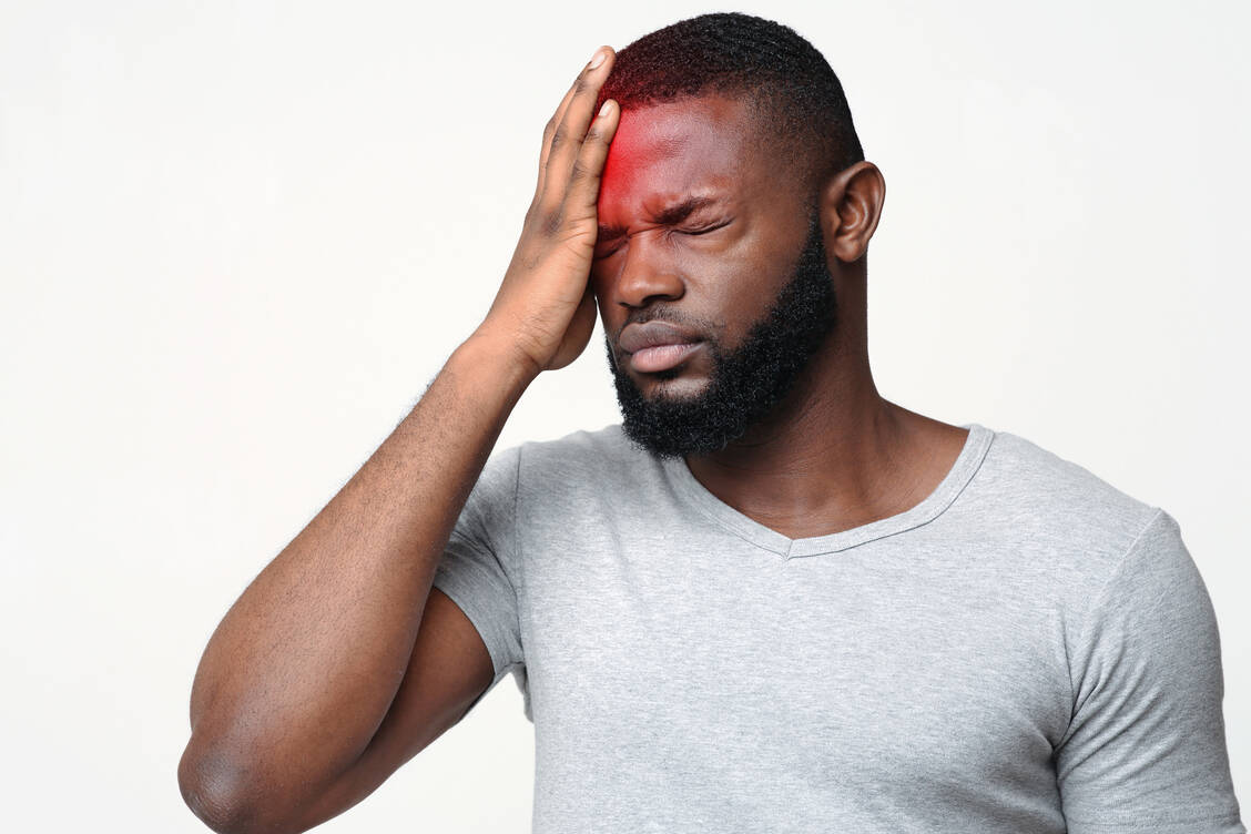 Seit Kurzem steht Menschen mit Migräne für die Akuttherapie eine Celecoxib-Lösung zum Einnehmen zur Verfügung. / © Adobe Stock/Prostock-studio