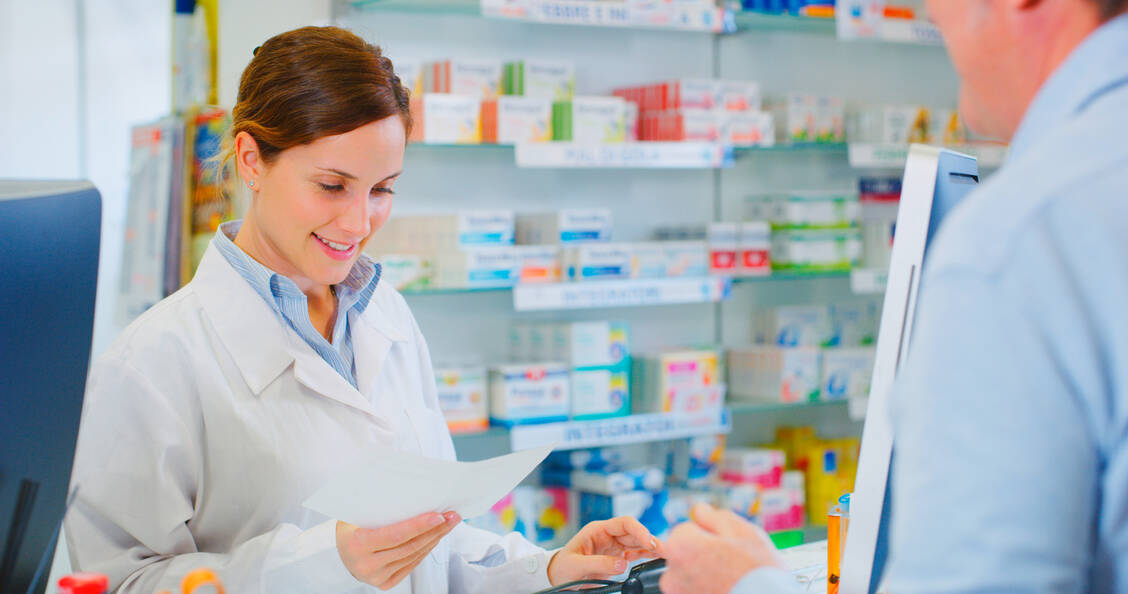 Famulatur und Praktisches Jahr in der Apotheke: In Pandemie-Zeiten ist es nicht immer möglich, die Vorgaben der Approbationsordnung zu erfüllen. / Foto: Adobe Stock/HQUALITY
