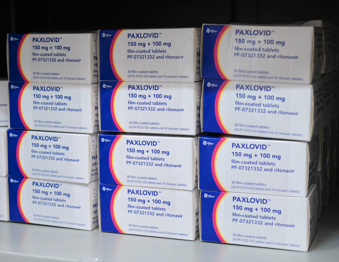 Apotheken dürfen künftig nur noch 20 Packungen Paxlovid® auf Vorrat halten. / Foto: Imago/Independent Photo Agency Int.